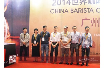 咖啡飘香诱美人